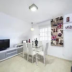 Διαμέρισμα Sunny Coastal Retreat For 4 *
