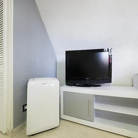 Sunny Coastal Retreat For 4