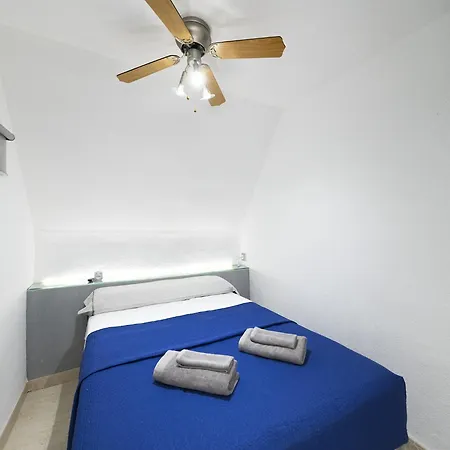 شقة Sunny Coastal Retreat For 4 توريمولينوس