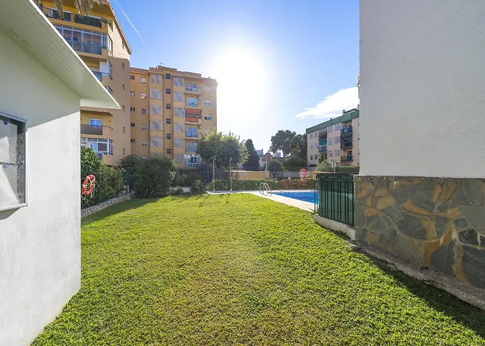 Sunny Coastal Retreat For 4 *