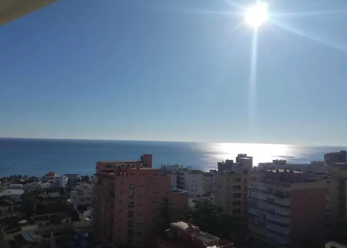 Sunny Coastal Retreat For 4 *