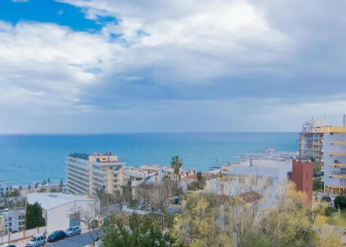 Sunny Coastal Retreat For 4 *