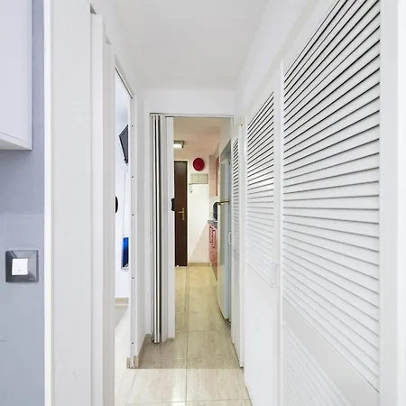 Apartamento Sunny Coastal Retreat For 4