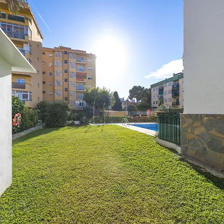 Sunny Coastal Retreat For 4 *