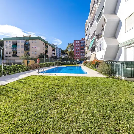 Sunny Coastal Retreat For 4 * Torremolinos