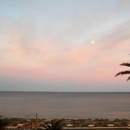 Sunny Coastal Retreat For 4 * Torremolinos