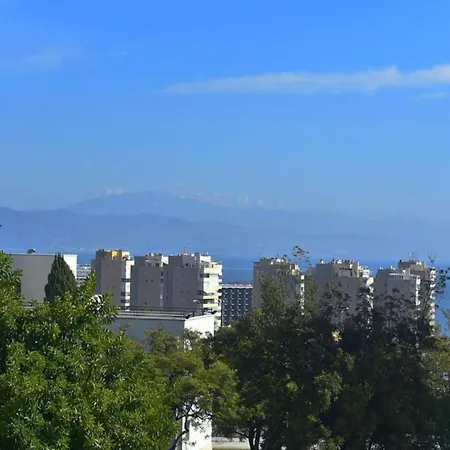 Sunny Coastal Retreat For 4 * Torremolinos