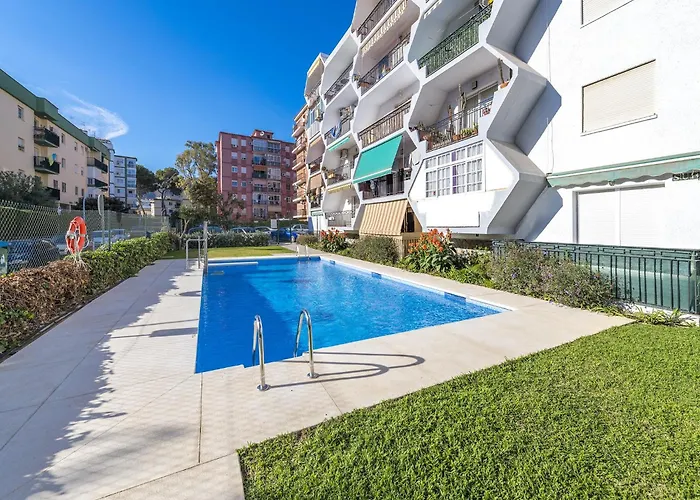 Sunny Coastal Retreat For 4 Torremolinos