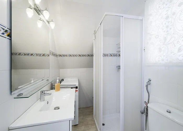 Sunny Coastal Retreat For 4 * Torremolinos