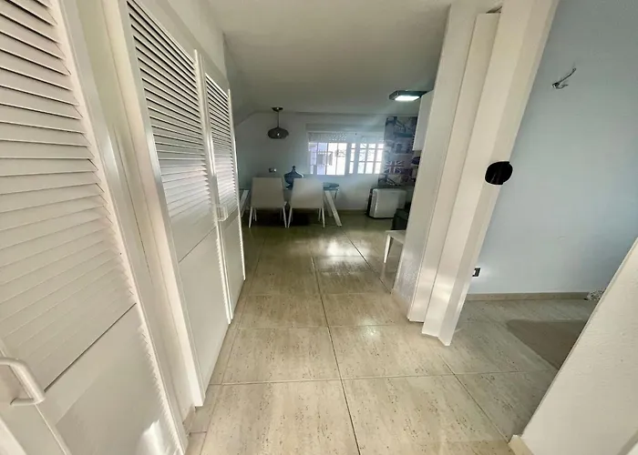 Sunny Coastal Retreat For 4 Appartement