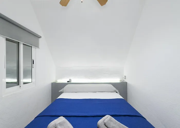 Sunny Coastal Retreat For 4 Appartement *