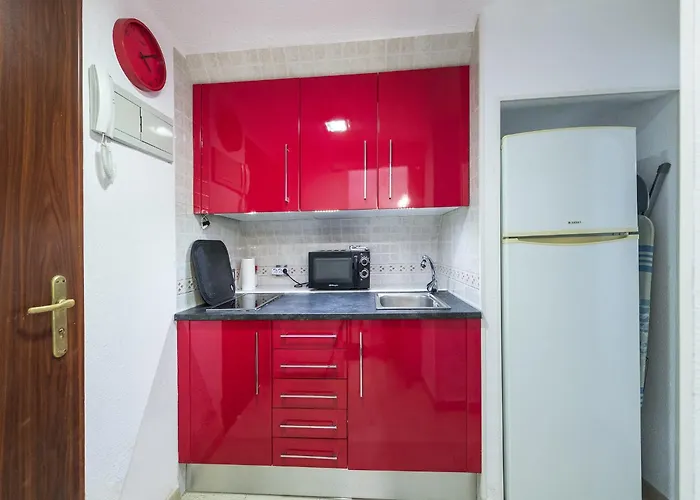 Sunny Coastal Retreat For 4 Torremolinos