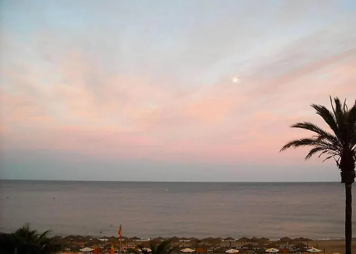 Sunny Coastal Retreat For 4 * Torremolinos