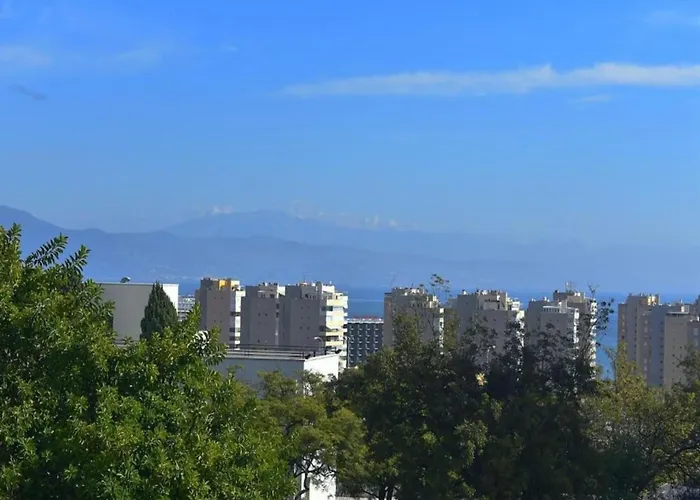 Sunny Coastal Retreat For 4 * Torremolinos