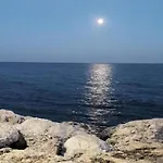 Sunny Coastal Retreat For 4 *