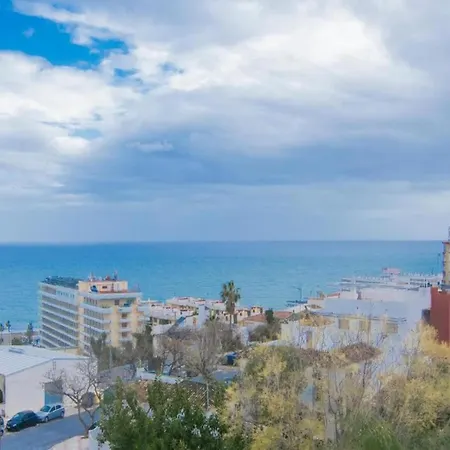 Sunny Coastal Retreat For 4 *