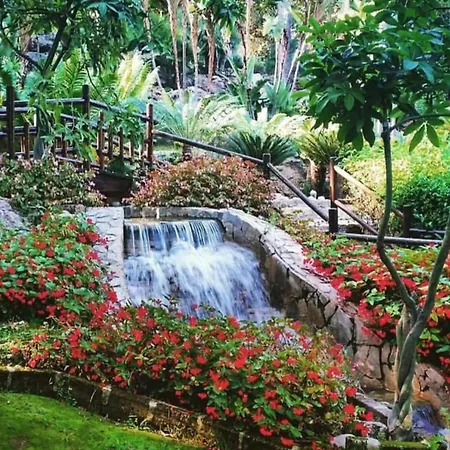 Sunny Coastal Retreat For 4 Torremolinos