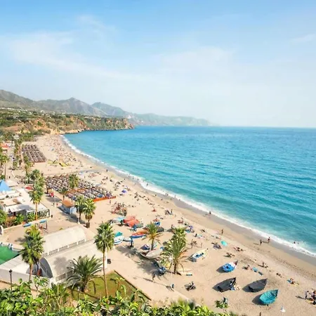 Appartement Sunny Coastal Retreat For 4